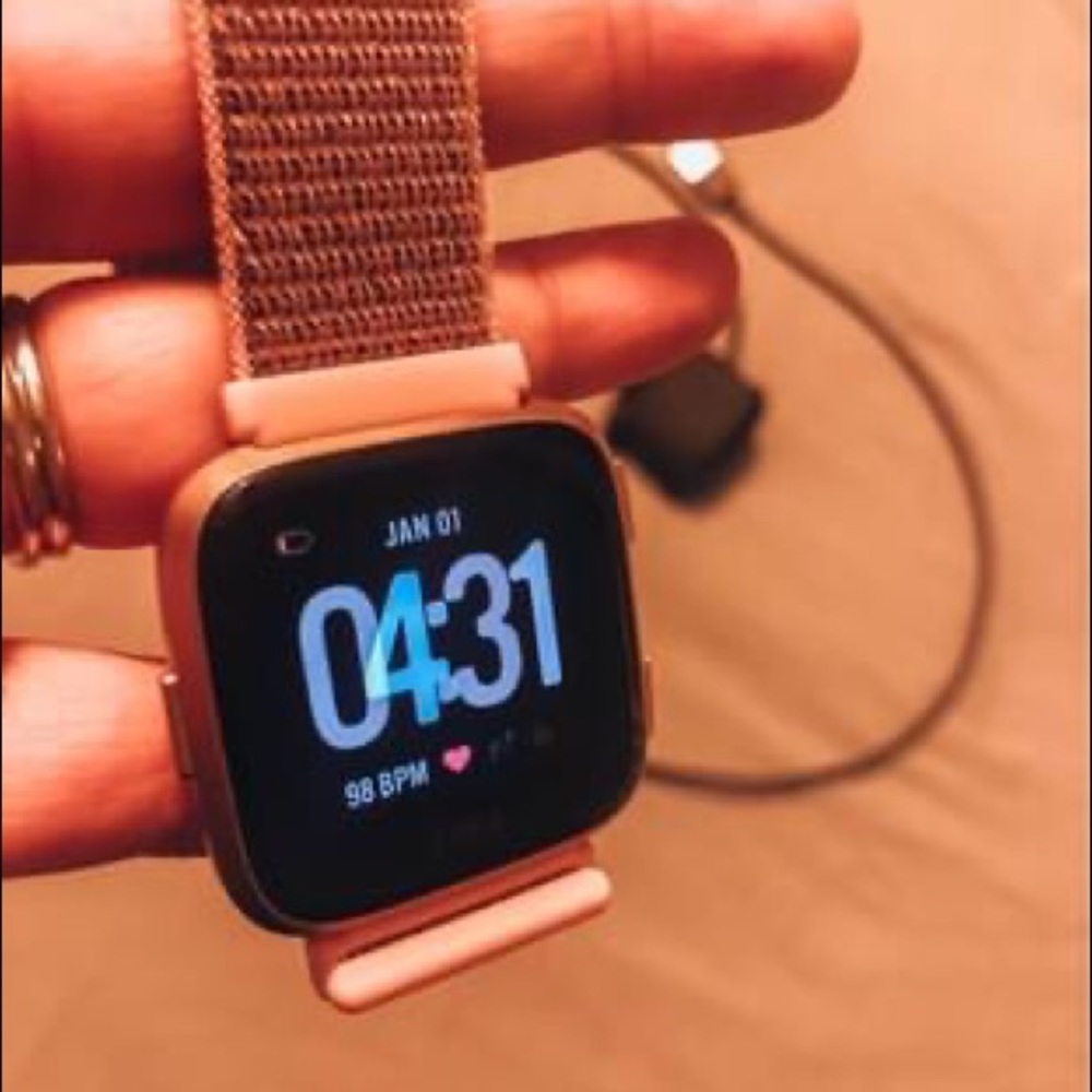 Fitbit Versa - image 2